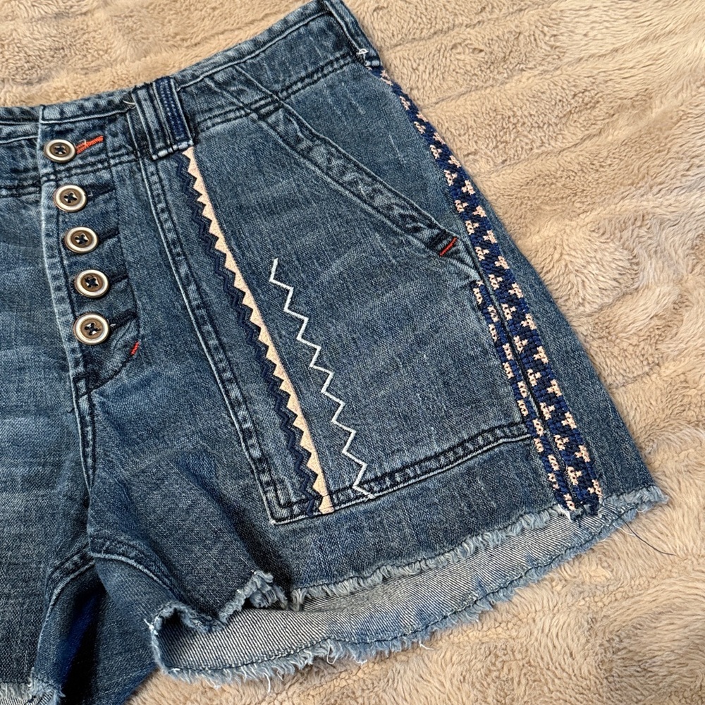 Denim Button-Front Embroidered Women’s Shorts - Blue - Picture 7 of 12